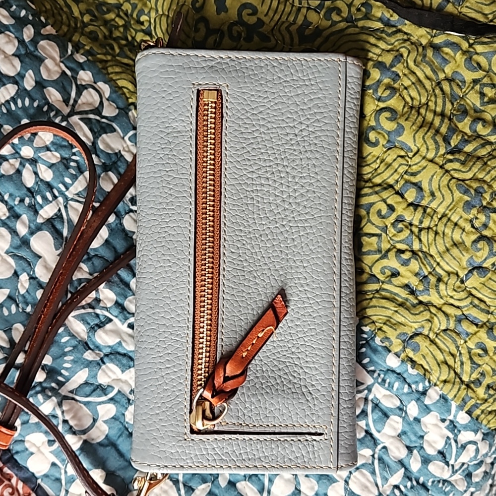 Dooney&Bourke Becca crossbody - Picture 2 of 8